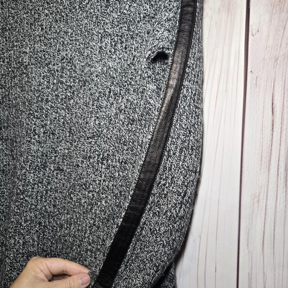 Madewell 100% Wool Gray Sweater with Leather Striped Sleeves Size XS - Picture 5 of 9